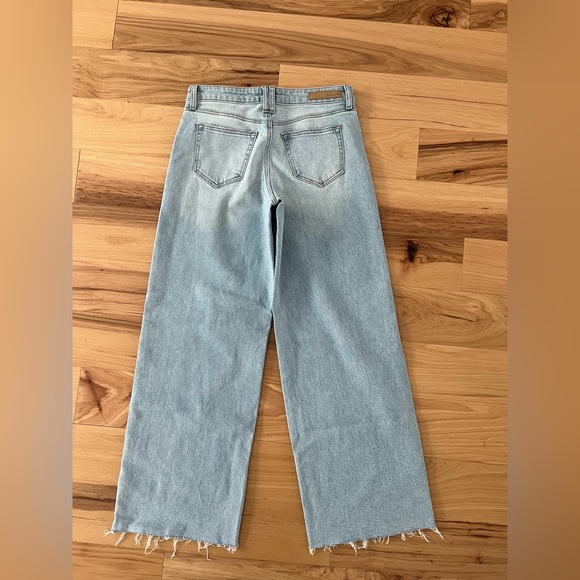 Like new / worn once. Cello wide leg jeans. - Picture 2 of 4